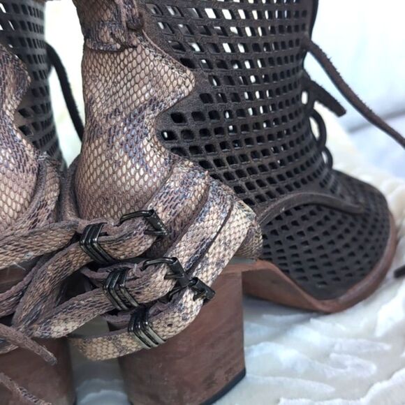 Freebird By Steven Benni Size 9 Lace Up Open Toe Leather Mesh Booty Taupe Snake - Picture 5 of 16